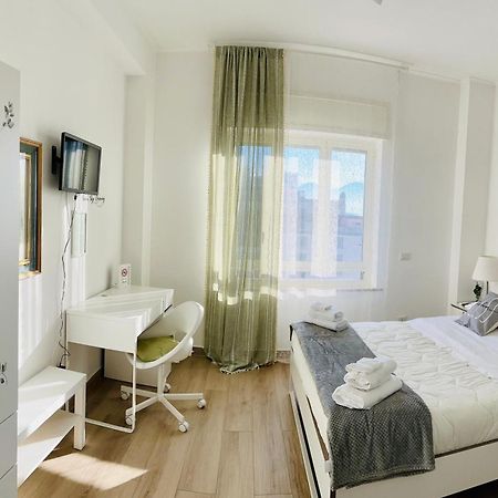 Vivina_081 Hotell Napoli Eksteriør bilde